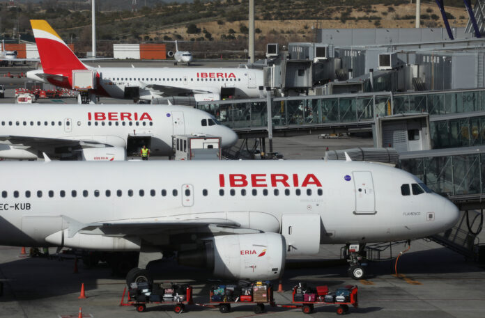 FOTO DE ARCHIVO. Aviones estacionados en el aeropuerto Adolfo Suárez-Madrid Barajas, en Madrid, España. 3 de febrero de 2020. REUTERS/Susana Vera