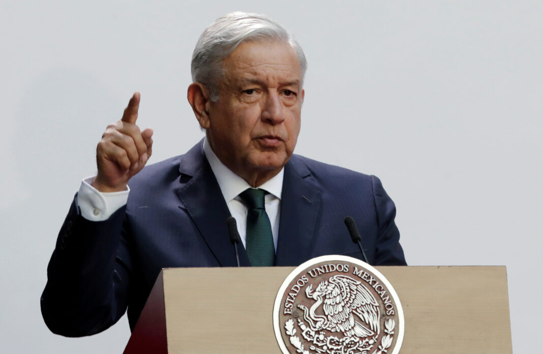 Imagen de archivo. El presidente de México, Andrés Manuel López Obrador, durante su segundo informe de gobierno, en el Palacio Nacional, en Ciudad de México. 1 de septiembre de 2020. REUTERS/Henry Romero