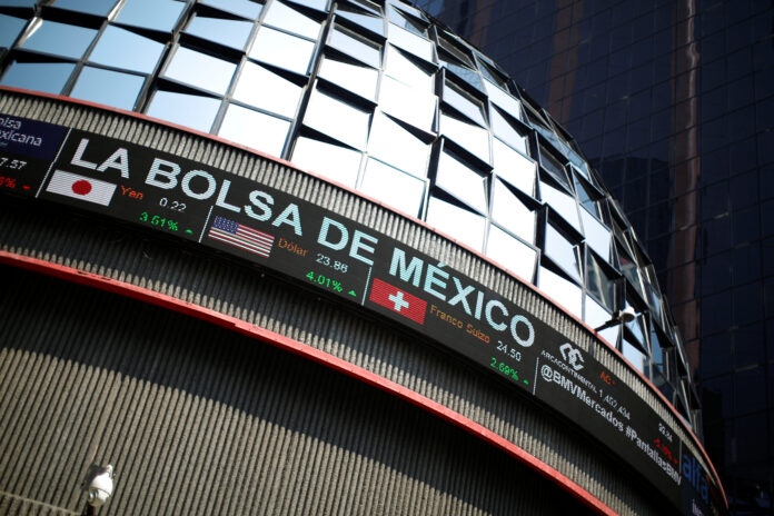 Foto de archivo del edificio de la Bolsa de México. Marzo, 2020. REUTERS/Gustavo Graf