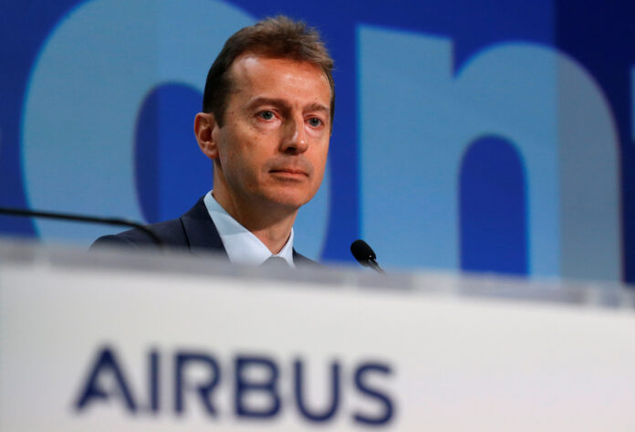 FOTO DE ARCHIVO: El Director General de Airbus Guillaume Faury asiste a la conferencia de prensa anual de Airbus sobre los resultados del año completo 2019 en Blagnac, cerca de Toulouse, Francia, el 13 de febrero de 2020. REUTERS/Regis