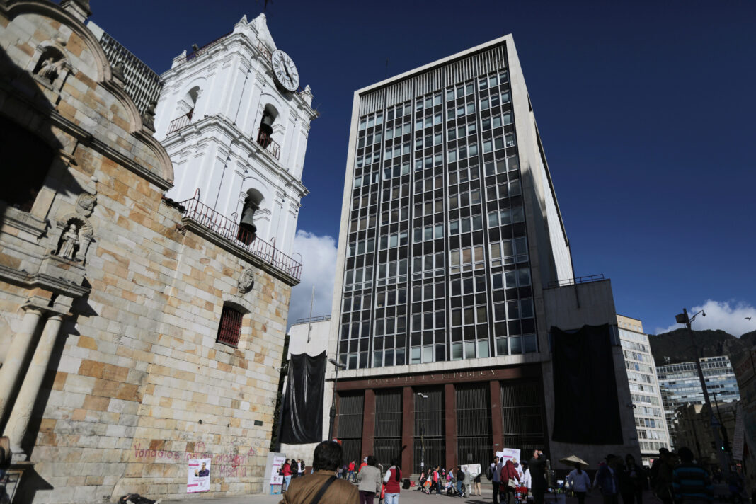 Foto de archivo. Panorámica del edificio del Banco Cnetral de Colombia en Bogotá, Colombia, 9 de octubre, 2019.. REUTERS/Luisa González