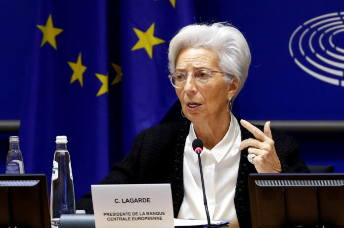 FOTO DE ARCHIVO: La presidenta del Banco Central Europe, Christine Lagarde, declara ante la Comisión de Asuntos Económicos y Monetarios del Parlamento Europeo en Bruselas, Bélgica, el 6 de febrero de 2020. REUTERS/Francois Lenoir