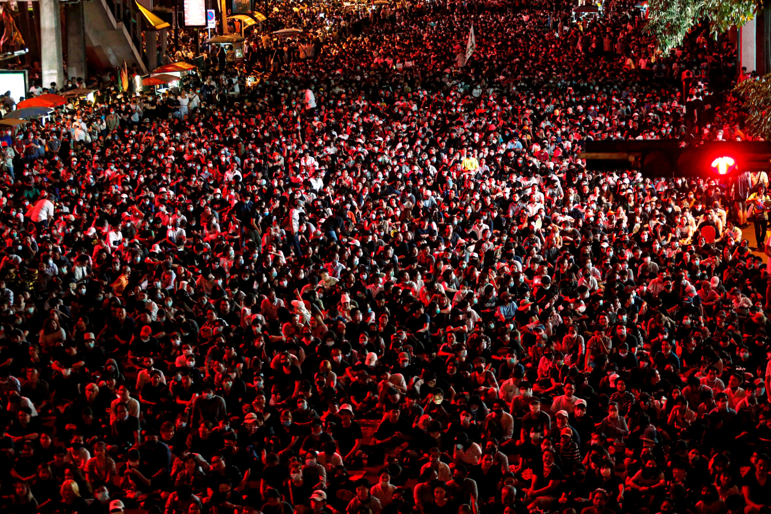 Los manifestantes prodemocracia se reúnen para exigir al gobierno que dimita y libere a los líderes detenidos en Bangkok, Tailandia. 15 de octubre de 2020. REUTERS/Jorge Silva