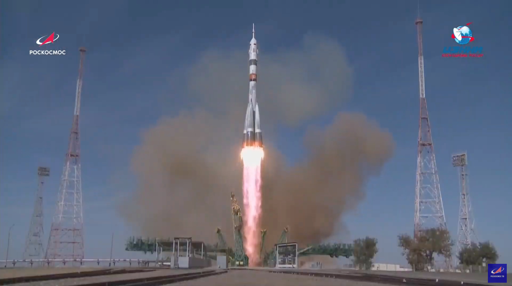 La nave espacial Soyuz MS-17 que transporta a Kathleen Rubins de la NASA, Sergey Ryzhikov y Sergey Kud-Sverchkov de la agencia espacial rusa Roscosmos despega rumbo a la Estación Espacial Internacional (EEI) desde la plataforma de lanzamiento del Cosmódromo Baikonur, Kazajistán. 14 de octubre, 2020, en esta captura de pantalla de un video. Agencia espacial rusa Roscosmos/Handout via REUTERS