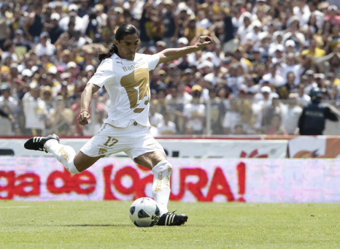 Foto de archivo de Francisco Palencia en su etapa de jugador con Pumas UNAM. Estadio Olímpico Universitario, Ciudad de México. 22 de mayo de 2011. REUTERS/Henry Romero