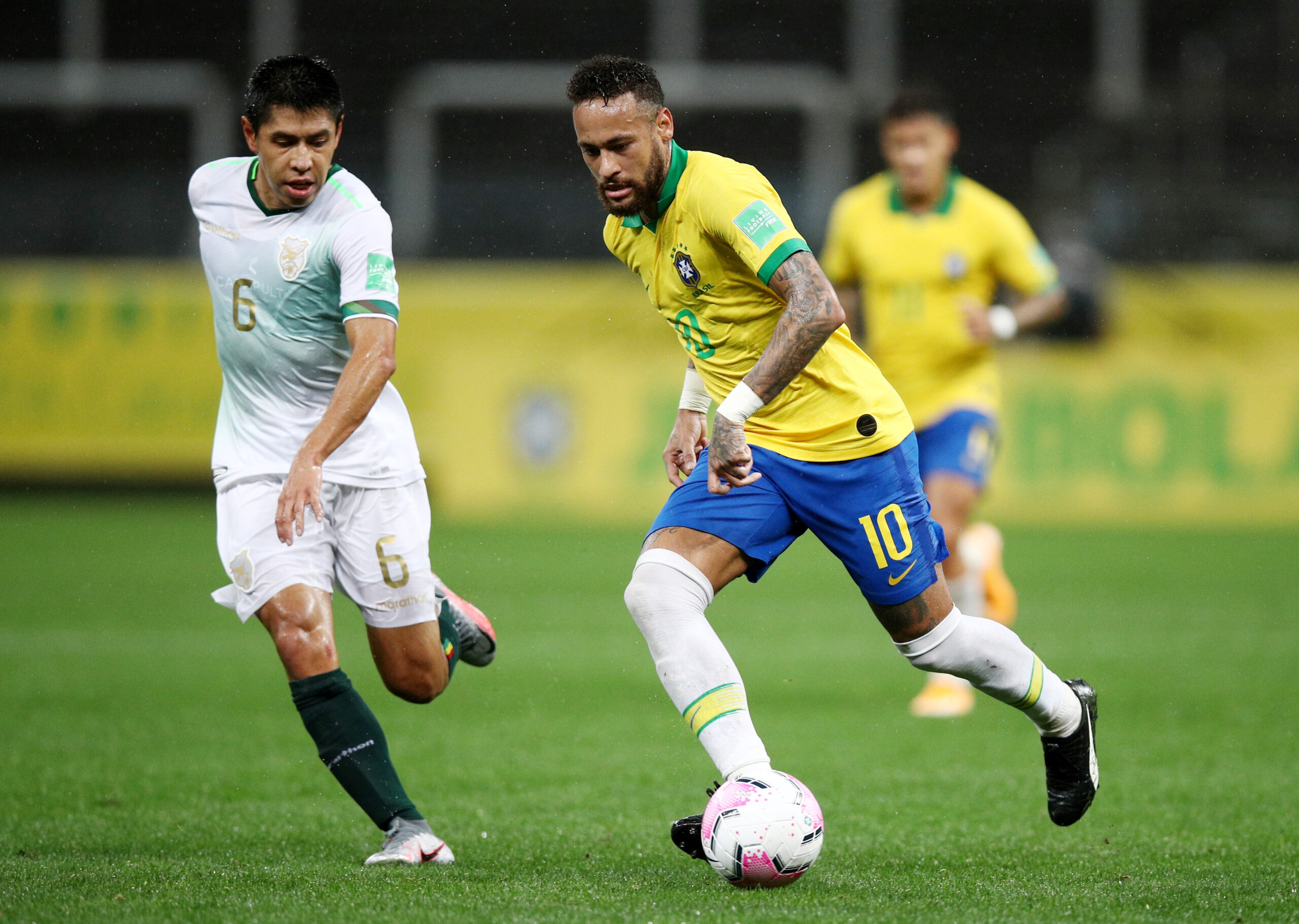 Neymar conduce el balón durante el partido donde Brasil goleó 5-0 a Bolivia en eliminatoria sudamericana para Mundial. Arena Corinthians, Sao Paulo, Brasil. 9 de octubre de 2020. Pool vía Reuters/Buda Mendes