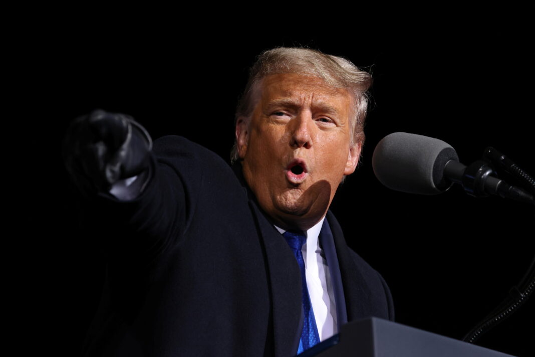 El presidente de los Estados Unidos, Donald Trump, durante un mitin en el aeródromo de Eppley en Omaha, Nebraska, Estados Unidos, el 27 de octubre de 2020. REUTERS/Jonathan Ernst