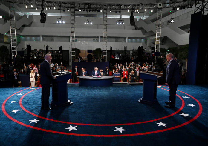 Foto de archivo del debate presidencial en Cleveland entre Donald Trump y Joe Biden. Sep 29, 2020. Olivier Douliery/Pool via REUTERS