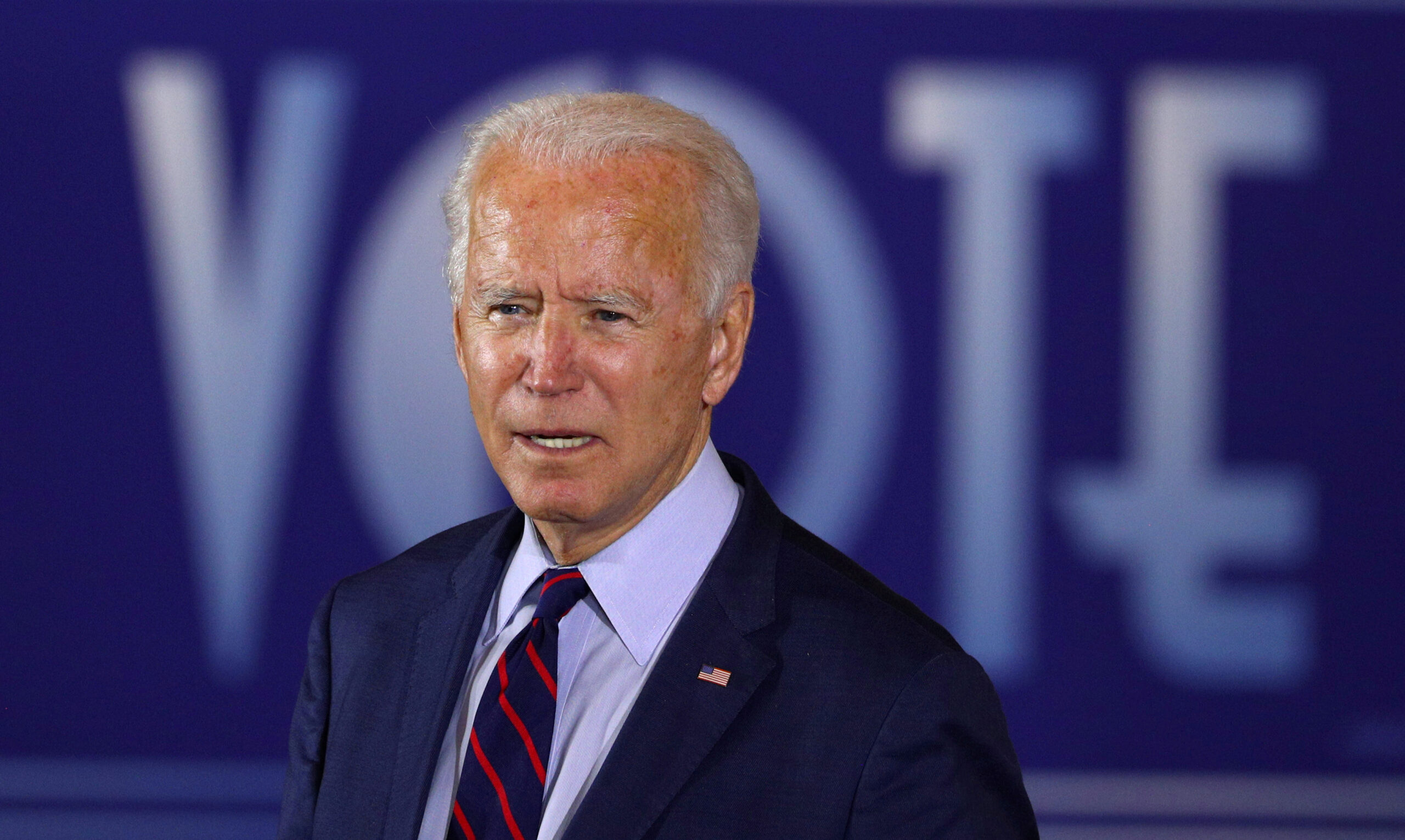 FOTO DE ARCHIVO: El candidato demócrata a la presidencia de Estados Unidos, Joe Biden, durante un acto de campaña en la Union Terminal de Cincinnati, estado de Ohio, EEUU, el 12 de octubre de 2020. REUTERS/Tom Brenner