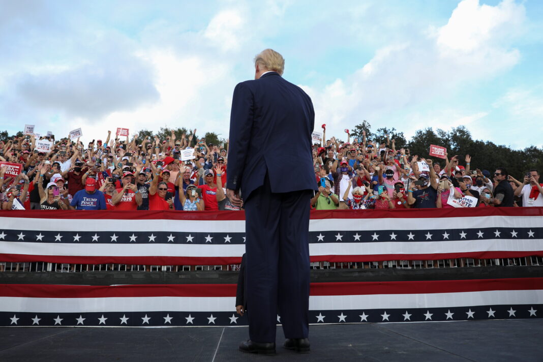 El presidente de Estados Unidos, Doald Trump, durante un mitin de campaña en The Villages Polo Club, en Florida, EEUU, Octubre 23, 2020. REUTERS/Tom Brenner
