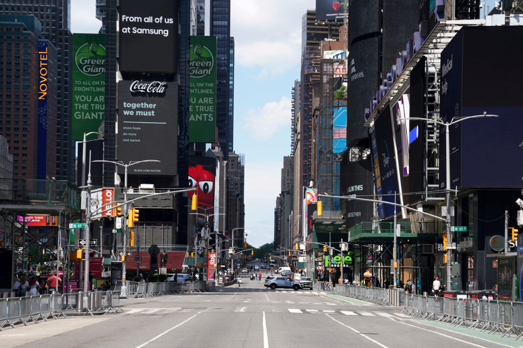 Times Square en Nueva York, EEUU, 29 junio 2020. REUTERS/Carlo Allegri/File Photo