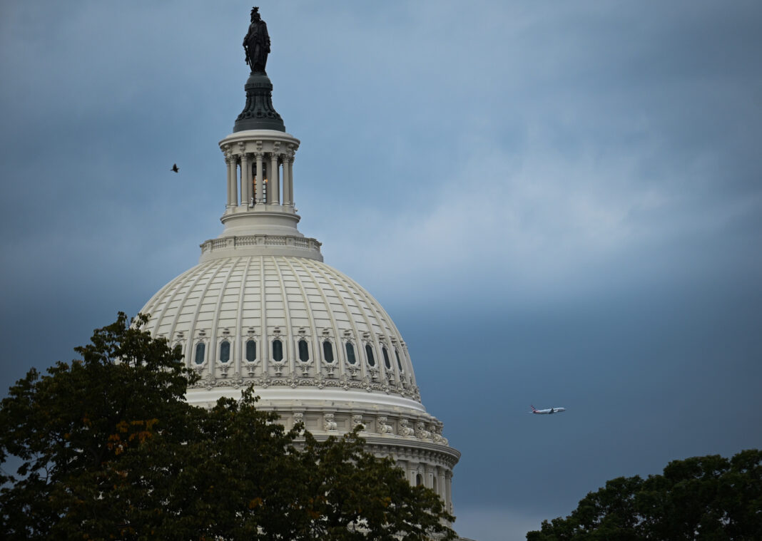 FOTO DE ARCHIVO: La cúpula del edificio del Capitolio de EEUU en Washington, EEUU, el 1 de octubre de 2020. REUTERS/Erin Scott/Foto de archivo