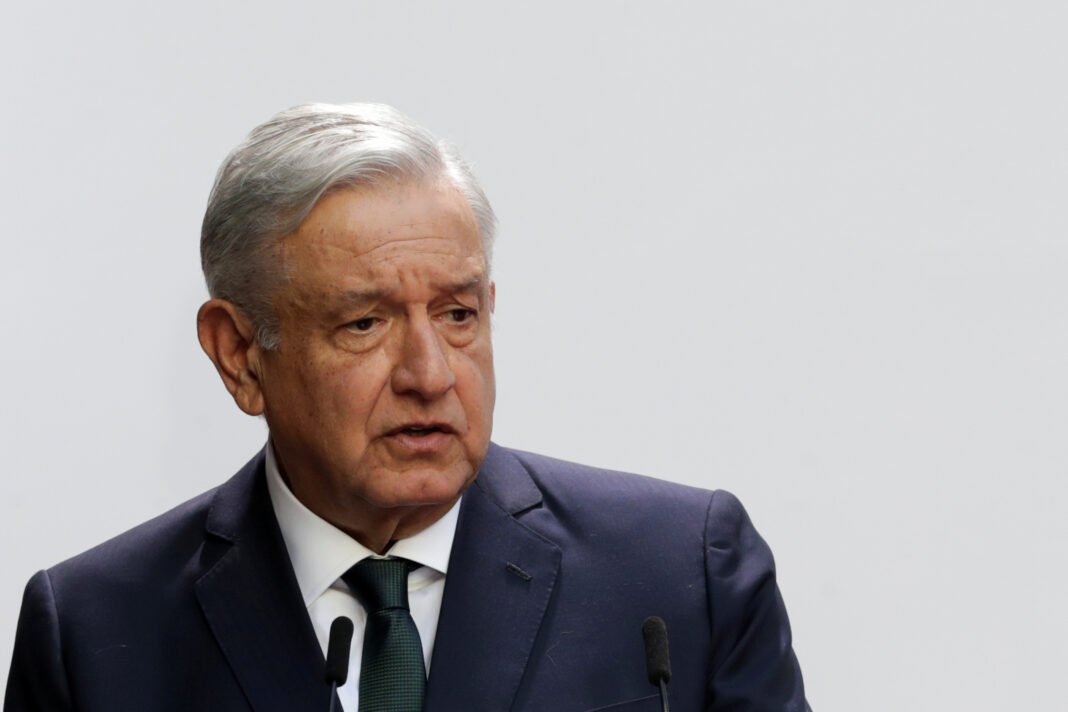 FOTO DE ARCHIVO: El presidente de México, Andrés Manuel López Obrador, pronuncia su segundo discurso sobre el estado de la unión en el Palacio Nacional en Ciudad de México, México, el 1 de septiembre de 2020. REUTERS / Henry Romero / Foto de archivo