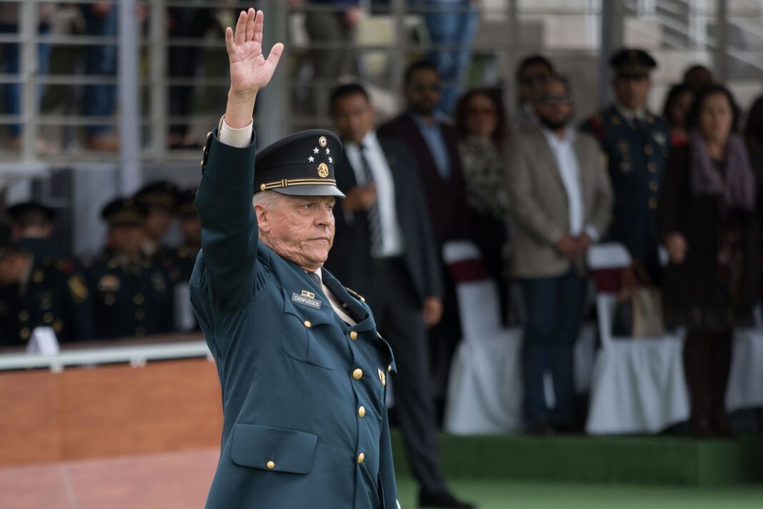 CIUDAD DE MÉXICO, 29NOVIEMBRE2018.- Salvador Cienfuegos Zepeda, secretario de la Defensa Nacional, encabezó la última ceremonia para otorgar en su totalidad 103 Condecoraciones a la “Distinción Militar”, “Mérito Técnico” y "Mención Honorífica”, llevada a cabo en las instalaciones del Estadio de Futbol “SEDENA” del Campo Militar 1-A. Salvador Cienfuegos, aprovechó para despedirse del personal militar, ante la finalización de su gestión como Secretario de la Defensa, mando que entregará al primer minuto del próximo sábado 1 de diciembre. FOTO: MARIO JASSO /CUARTOSCURO.COM